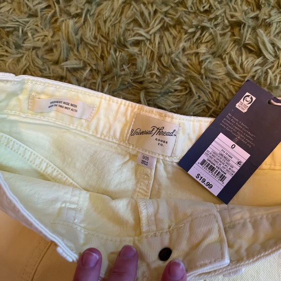 Yellow shorts - Picture 3 of 3